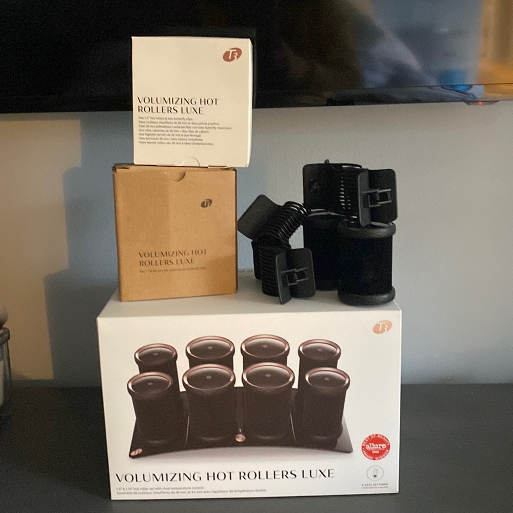 T3 Volumizing Hot Rollers Luxe with additional rollers